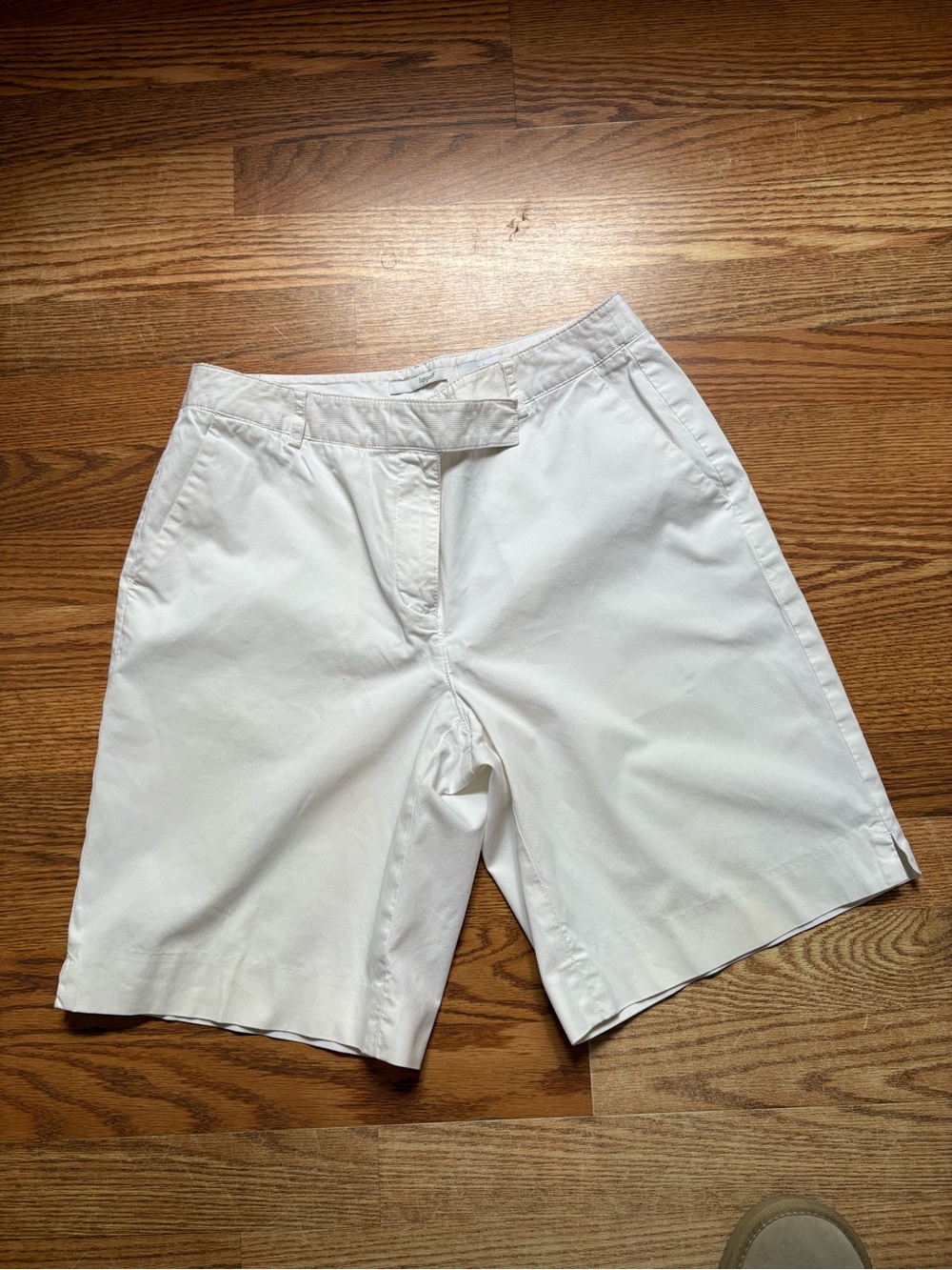 LizGolf Audra White Bermuda Shorts size 10
